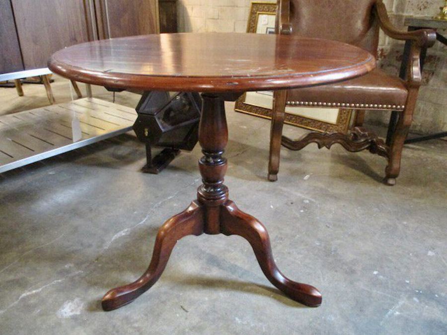 Antique English Mahogany Pedestal Table 29"Diam x 27"T