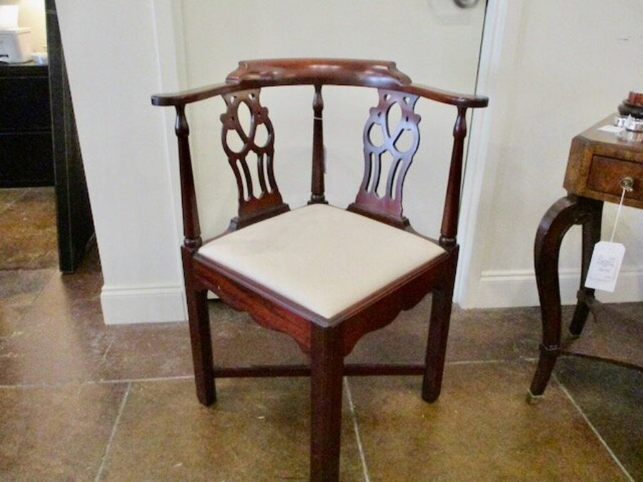 English Mahogany Corner Chair 27.5"W x 25"D x 33"T