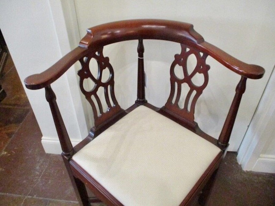 English Mahogany Corner Chair 27.5"W x 25"D x 33"T