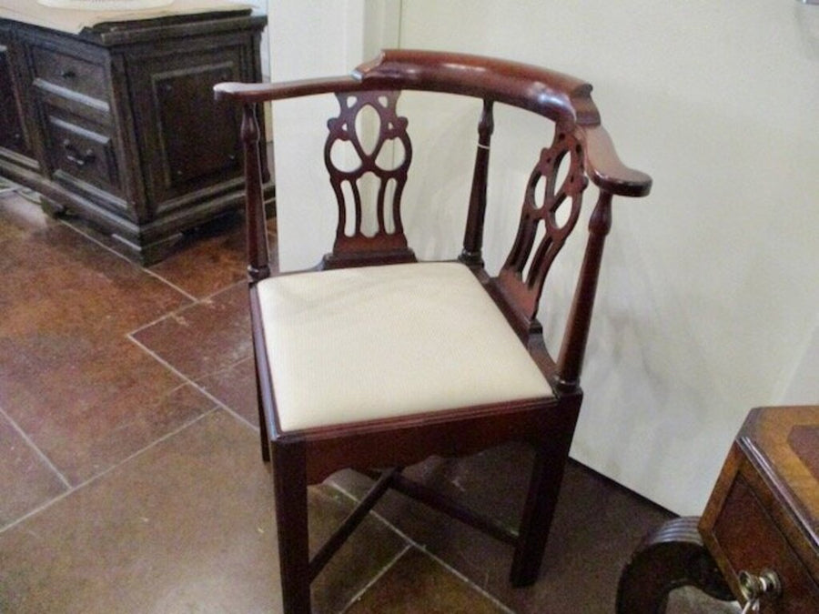 English Mahogany Corner Chair 27.5"W x 25"D x 33"T
