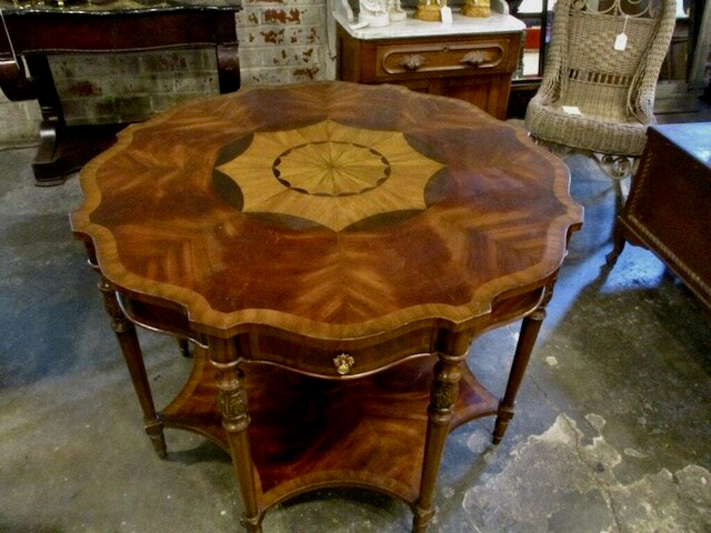 Maitland Smith Scalloped Mahogany Entry Table w/ Inlay 42" Diam x 30.5"T