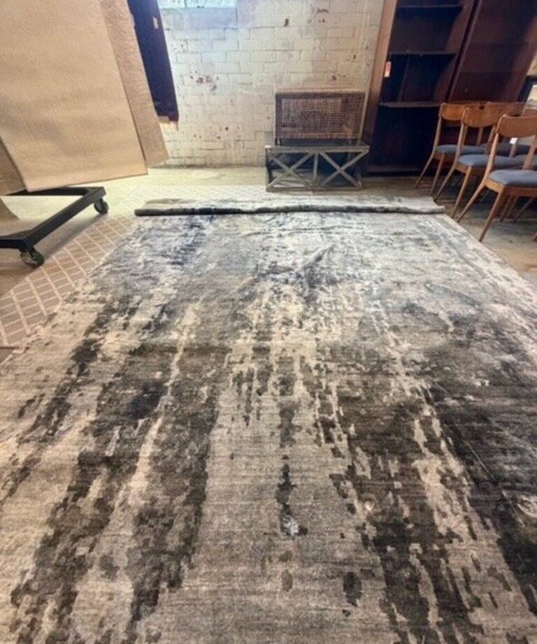 Moattar Tibetan Graphic Grey Rug AS IS 9'11" x 13'3"