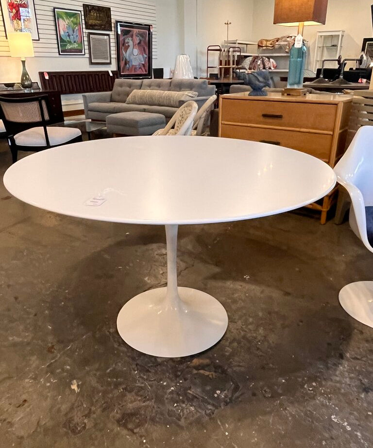 Knoll Saarinen Tulip Table 47"Diam