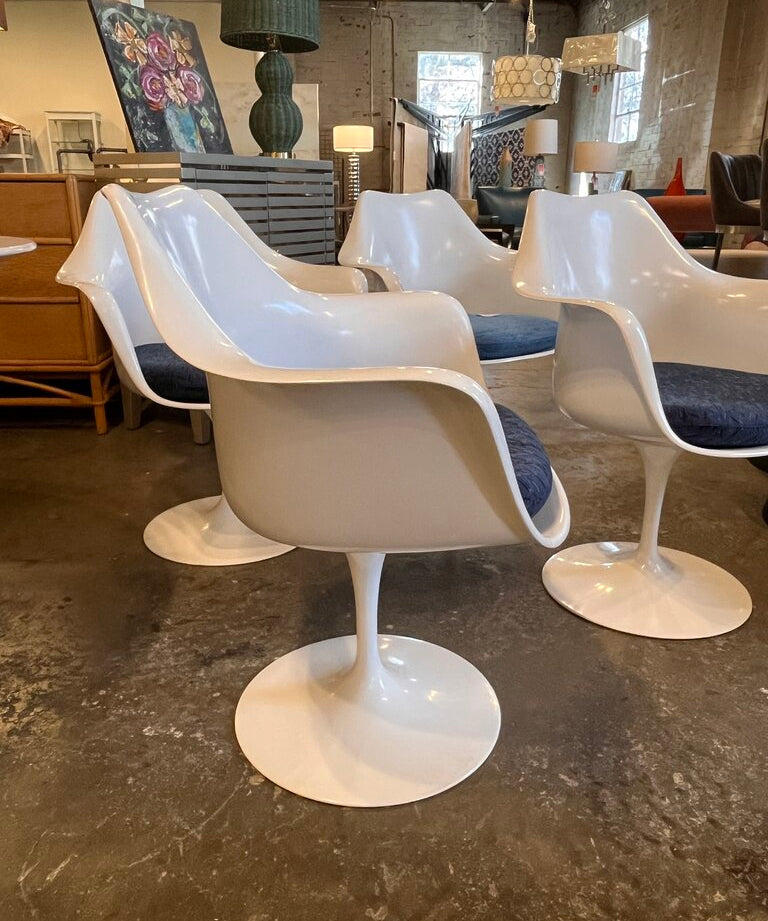 Set Of 4 Knoll Saarinen Swivel Dining Chairs 26"W x 23"D x 32"H