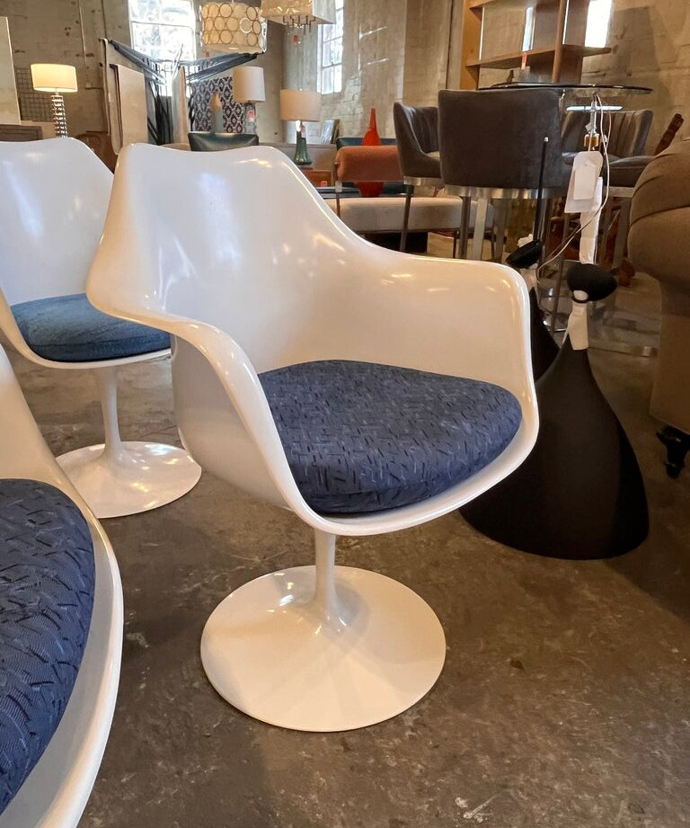 Set Of 4 Knoll Saarinen Swivel Dining Chairs 26"W x 23"D x 32"H