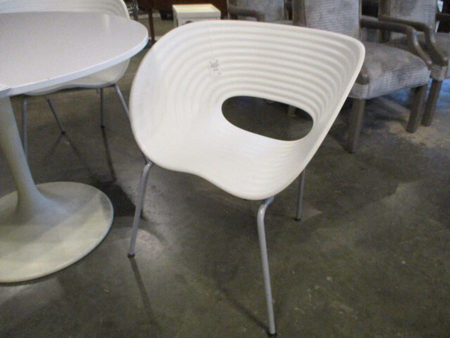 Single Ron Arad For Vitra Tom Vic Shell Chair 25.5"W x 22"D x 30"T
