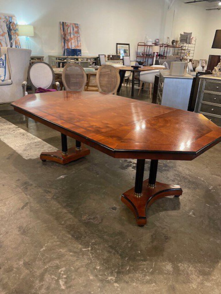 Century Furniture Octagon Expanding Dining Table With Two Leaves In Mahogany 46"Diam Closed x 82"Open x 29.5"Tall